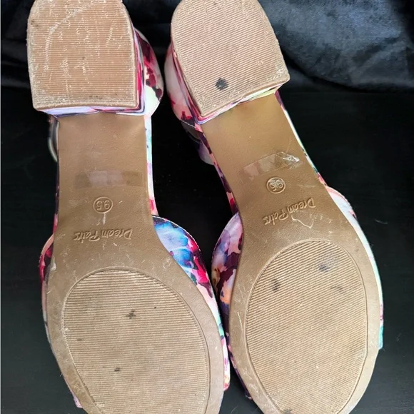 Dream Pairs Multicolor Floral Sandals - Picture 3 of 10